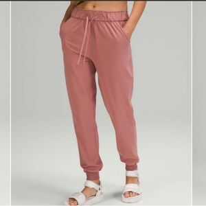 Lululemon Stretch High-Rise Jogger *Full Length
Spiced Chai